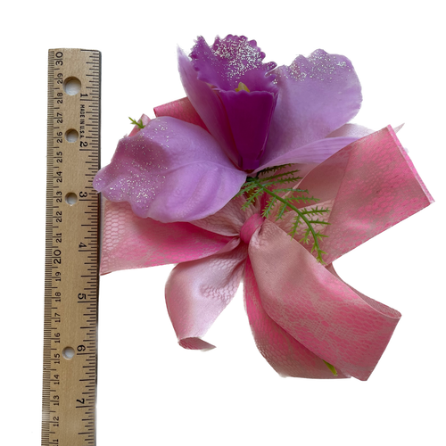 Vintage 1960s Plastic Floral Arrangement Lilly wrapped in bow - Picture 4 of 4