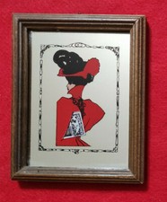 QUADRO A SPECCHIO PRINTED MIRROR DONNA LIBERTY CON VESTITO ROSSO E CAPPELLO