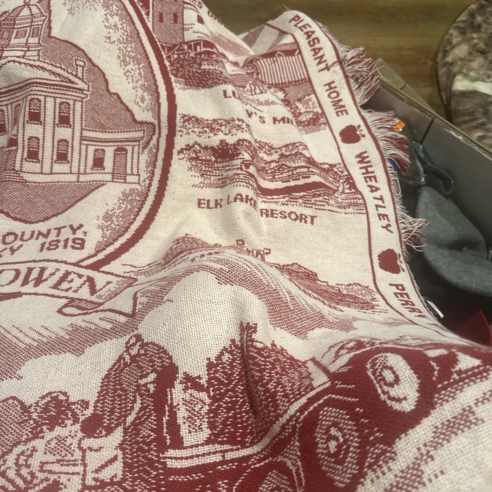 Tapiz del condado de Owen lanzar imágenes rojas y crema cosas que hacer en el condado de Owen Ky Foto 2 de 3