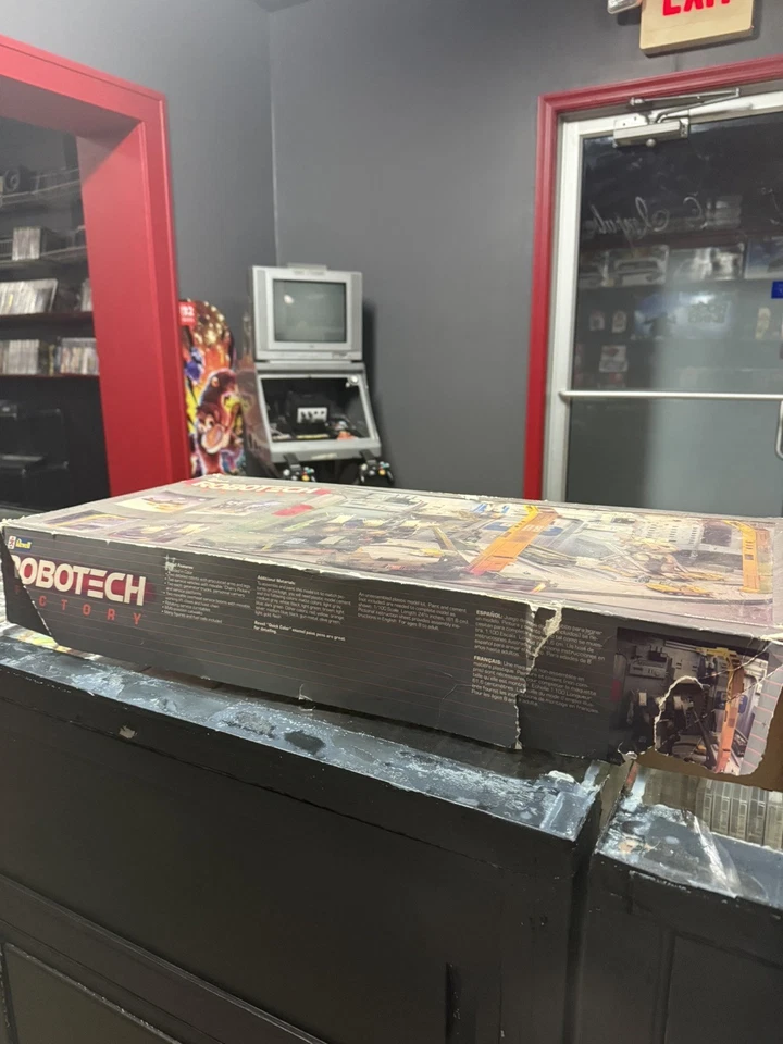 Vintage Rare Ceji Revell Robotech Factory 1/100 Scale Model Kit #1404 DAMAGED  - Image 4 of 4