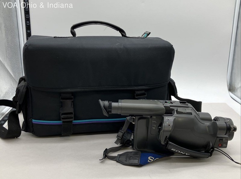 Vintage Sony Handycam Video Camcorder With Bag & Battery