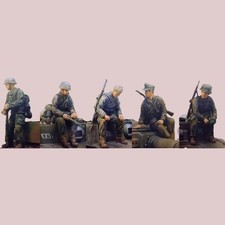 1/35 Scale WWII German Tank Crew Resin Figures Soldiers Sitting on Panzer Displa