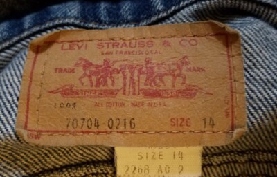 Vintage Levi's Denim Jacket 70704-0126 Trucker Type 3 No side