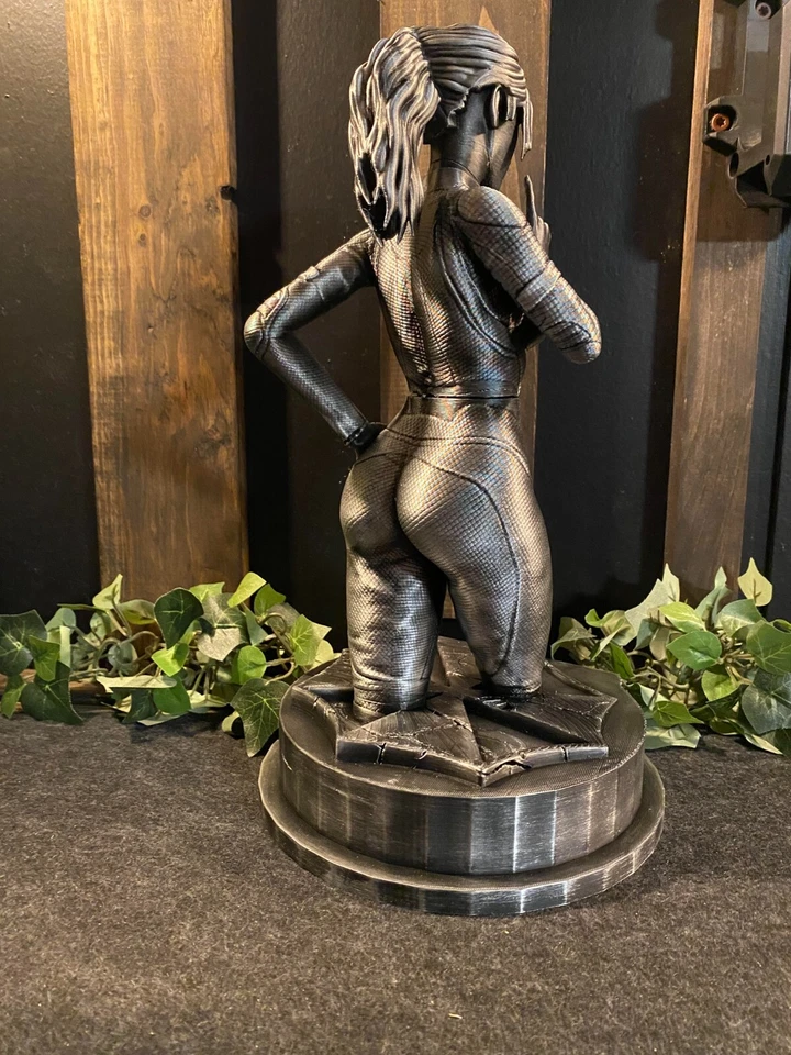 Estatua Resident Evil Claire Redfield 13 pulgadas de alto Foto 3 de 4