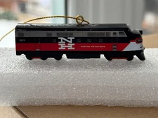 FL9  NEW HAVEN LOCOMOTIVE ORNAMENT