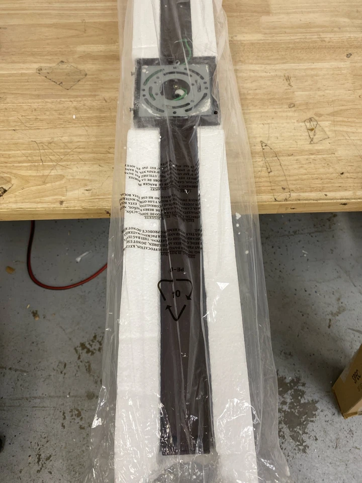 Maxim lighting 52006BZ Especificación 36 pulgadas Barra de luz de tocador LED de bronce Foto 2 de 3