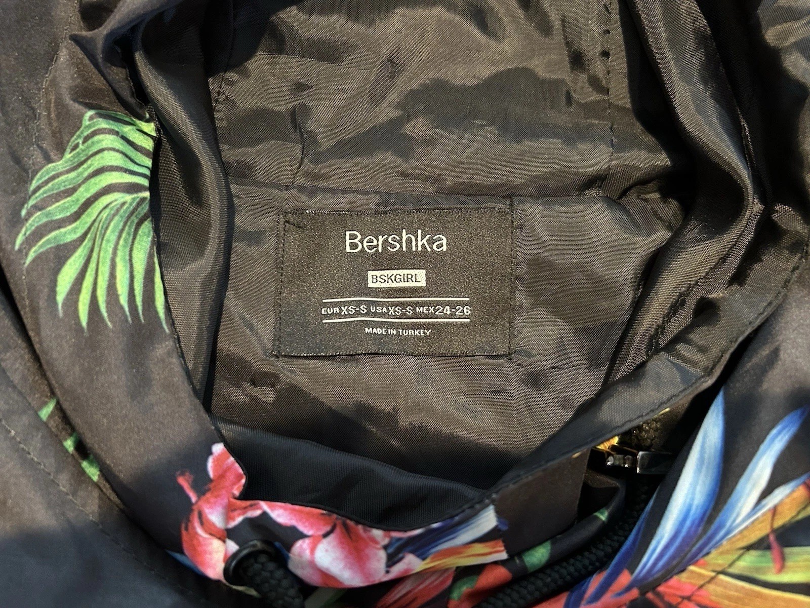 Cute Spring/fall Raincoat Size small - image 5