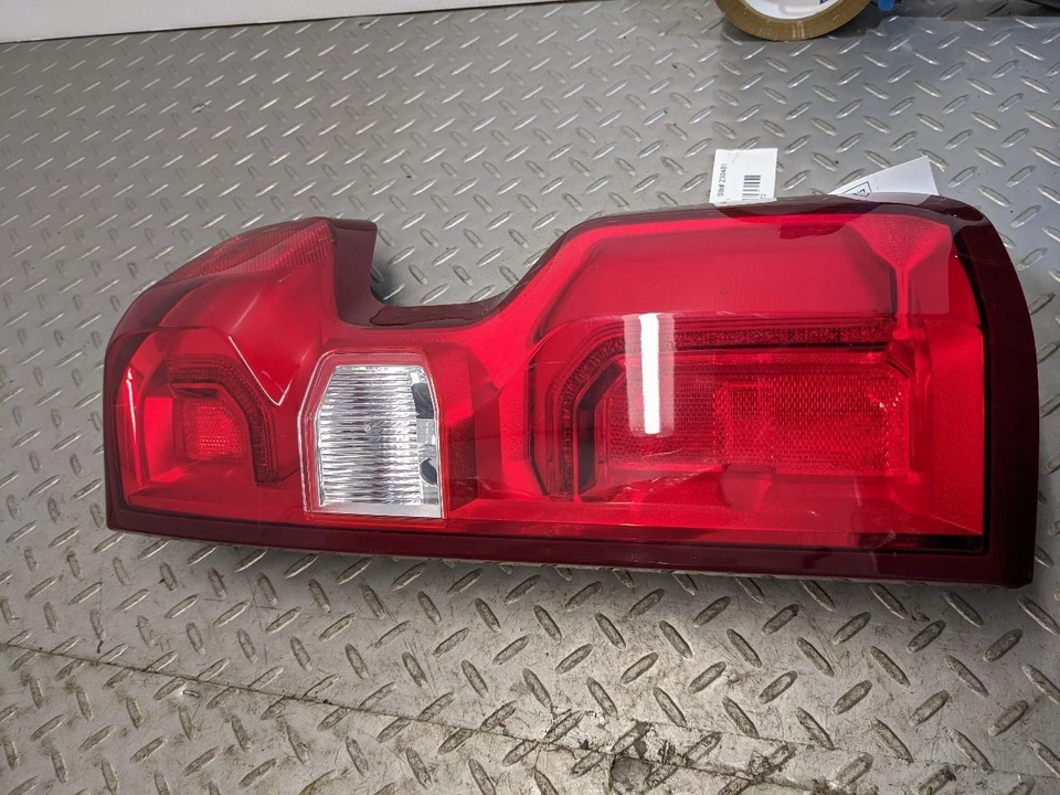 2019 - 2024 Chevrolet Silverado 1500 Right Passenger Tail Light Brake La 1113472 - Image 2 of 4