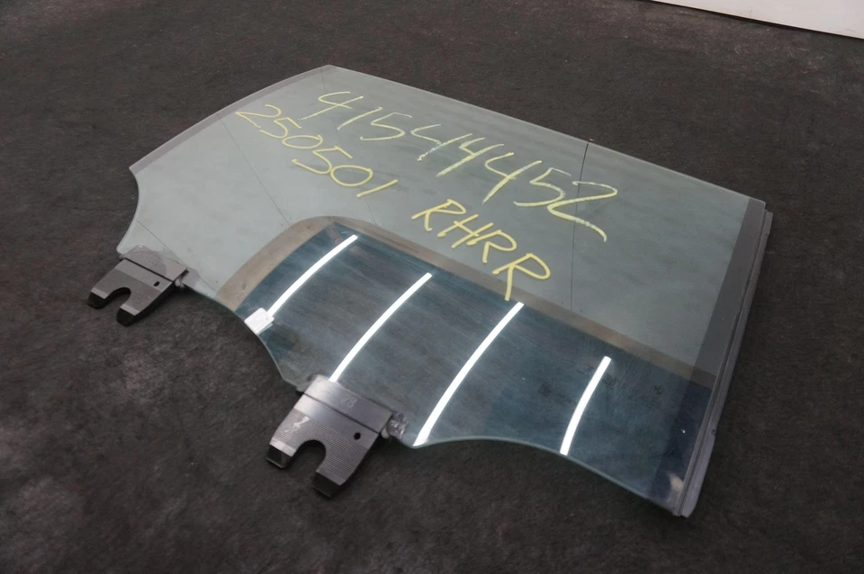 Cristal ventana puerta lateral derecha OEM 51359451864 BMW 760I xDrive G70 2023-24 Foto 2 de 4