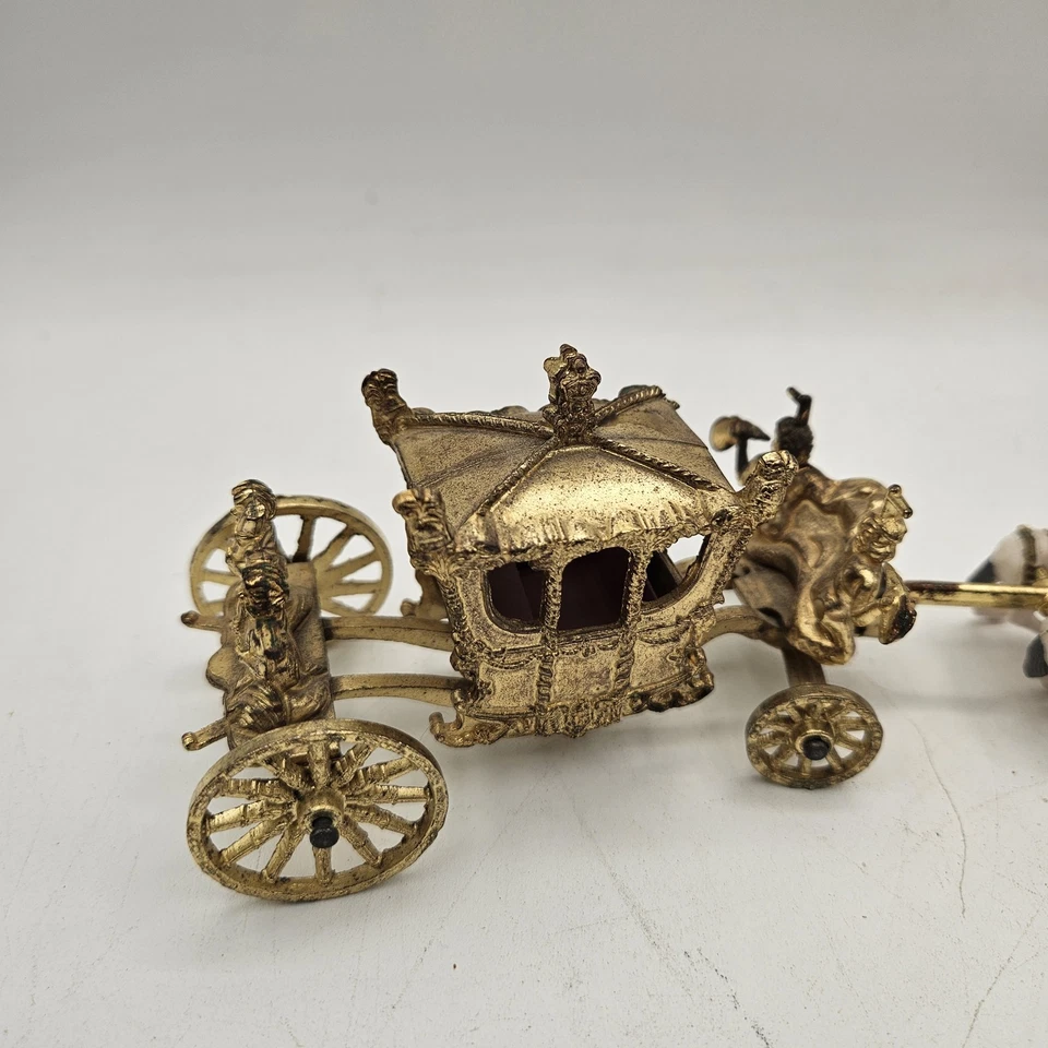 Crescent England Horse Carriage Queen Elizabeth II Coronation 1953 DieCast Model - Image 2 of 4