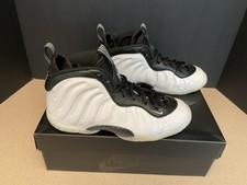 New Youth s Nike Foamposite Little Posite One GS Athletic Shoes. Size 5Y. Nice