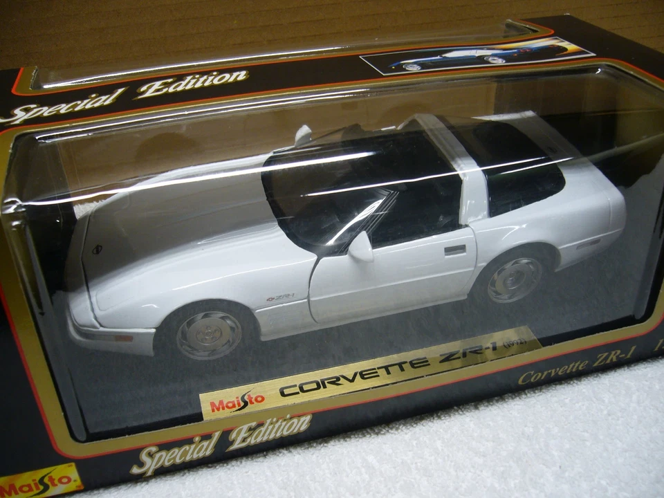 1992 MAISTO SPECIAL EDITION CHEVROLET CORVETTE ZR-1 WHITE Diecast Scale 1:18 - Image 2 of 4