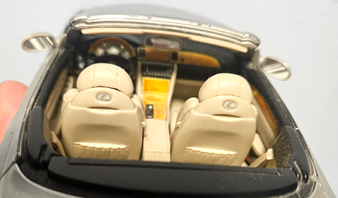 MAISTO Silver Lexus SC 430 Lexus 1/18 scale convertible