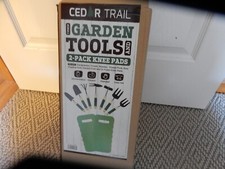 Zeder Trails Gartengeräte und Knieschützer, neu noch im Karton, 7 Stück