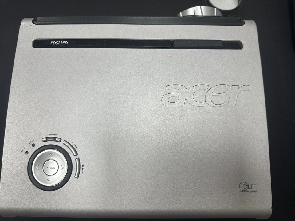 Acer DNX0513 projector PD523PD  Powers on but not been fully tested - Image 4 of 4