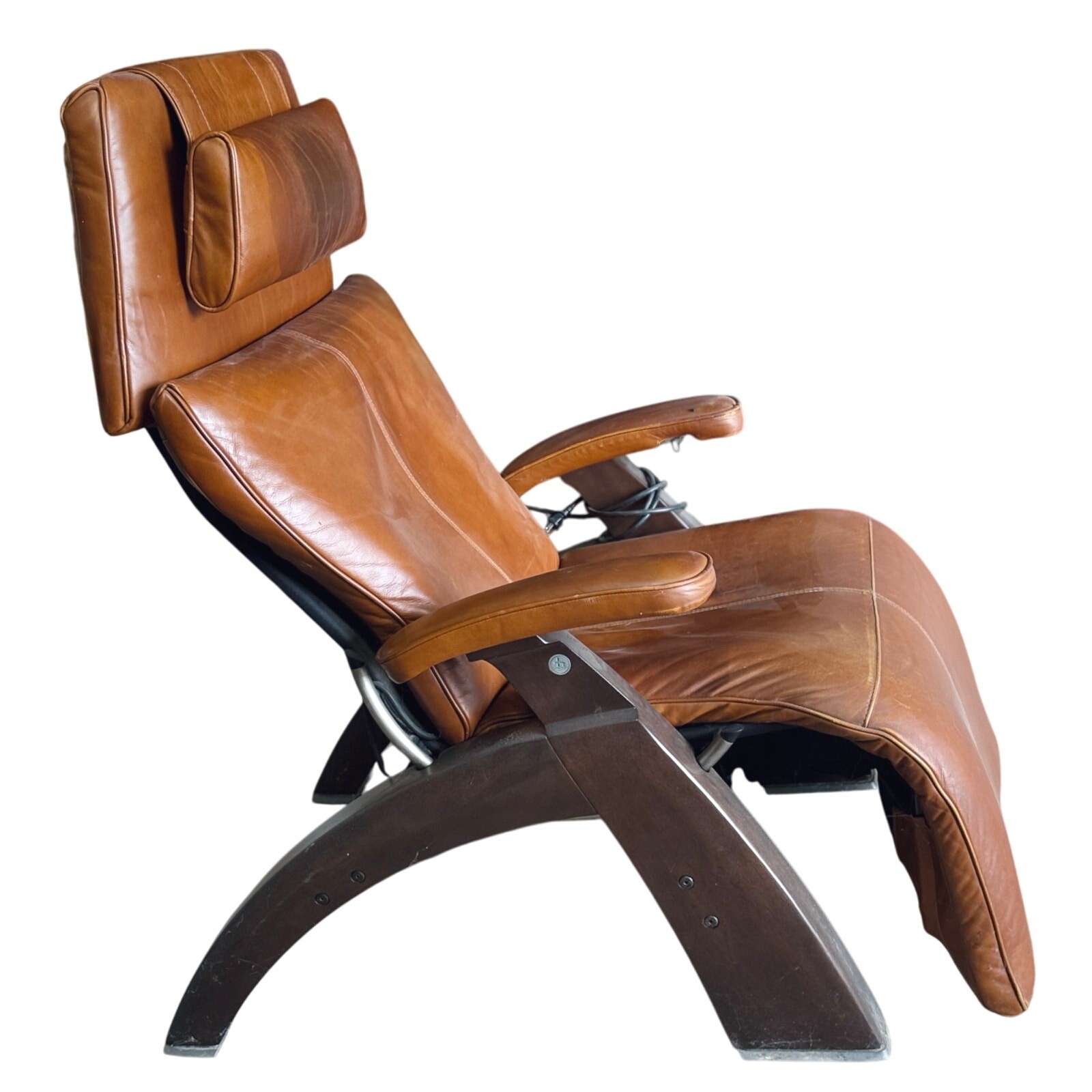Human Touch - Zero Gravity Leather Reclining Massage Chair w/ Walnut Wood Base