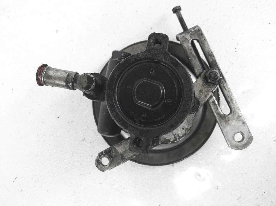 1977-1984 Volvo 242 Power Steering Pump With Pulley 12739736 - Image 4 of 4