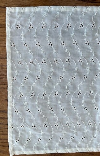6 VINTAGE EGG SHELL RUNNERS IN VARIOUS SIZES - SAME DESIGN ON ALL - PRE-OWNED - Picture 11 of 11