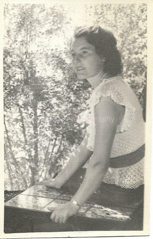 PORTRAIT OF A WOMAN Found Original BLACK & WHITE PHOTO Free Shipping D 99 11 W
