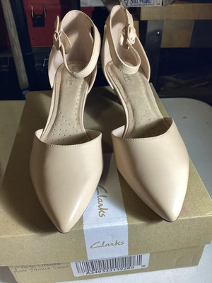 #ad Clarks Womens Pointed Toe Ankle Strap Pumps Nude Size 8.5M Excellent Condition $45.00
