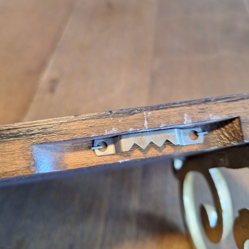 2 Vintage Teller/5 Haken Becher Holzregale mit goldfarbenen Metallwirbel Klammern 30" "LESEN" - Bild 13 von 24