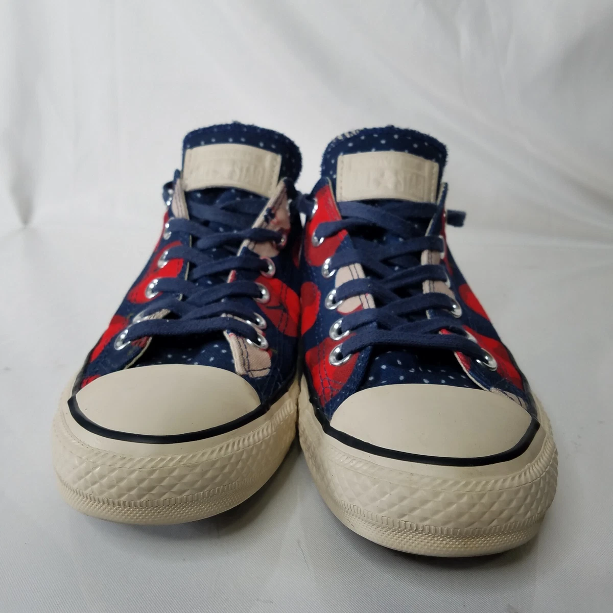 Converse store apple print