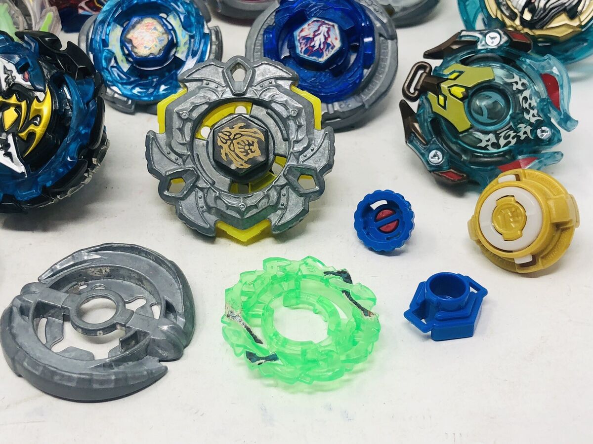 beyblade metal fusion mixed lot 20+ pieces