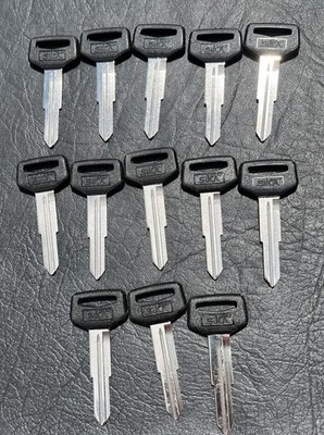 Toyota Key Blank Silca TOY30P TR39 X151 Lot of 13 Pieces Uncut Plastic Head