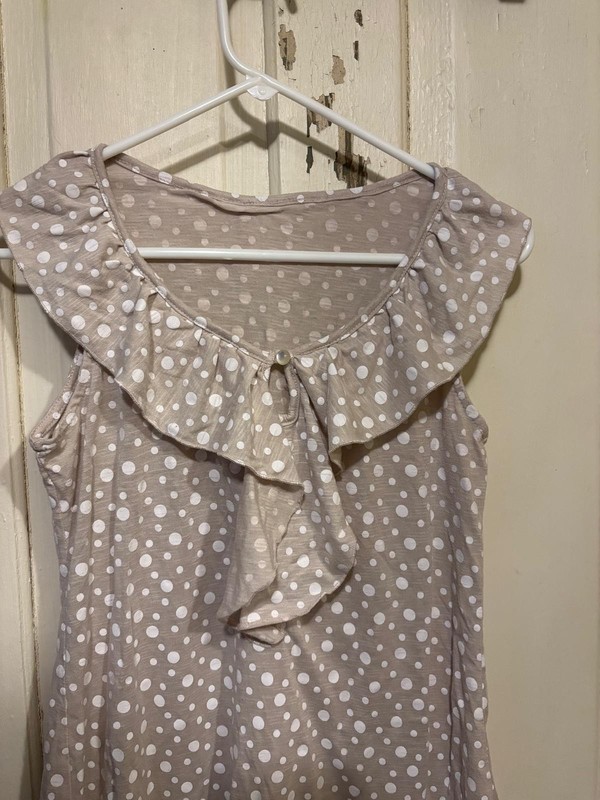 sleeveless blouse ruffled womens size small polka dot beige