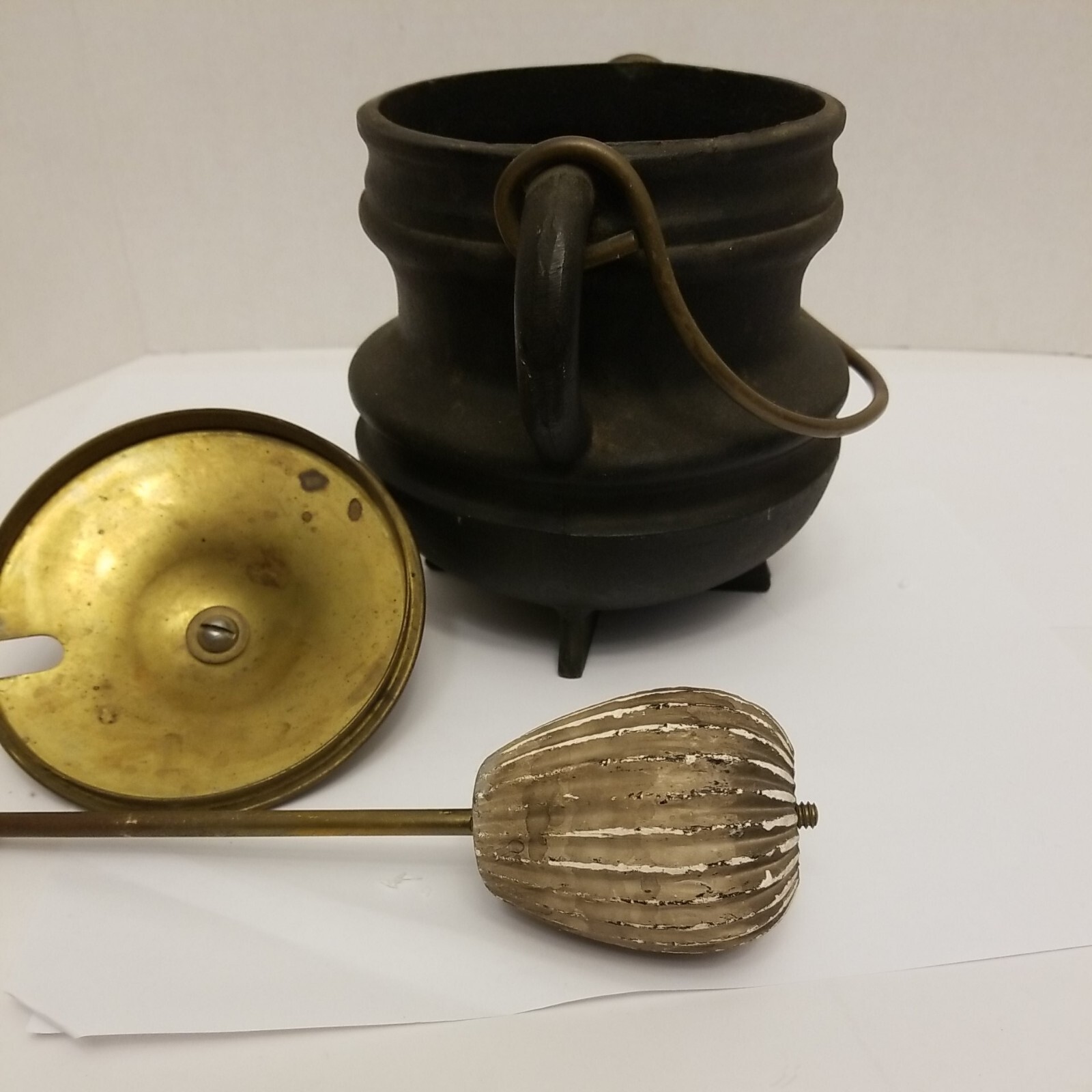 Cast Iron Fire Starter Smudge Pot / Cauldron 4 Legged w/ Lid & Pumice