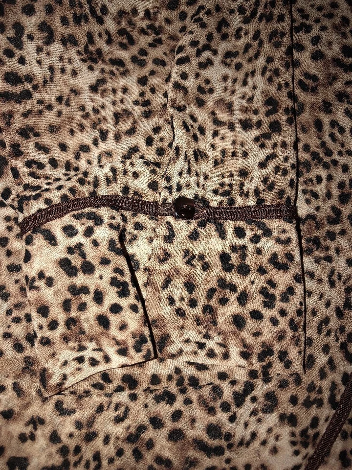 Camisa Emma James Liz Claiborne Para Mujer Manga 3/4 Transparente Estampado Animal-Talla 8 Mediana Foto 3 de 4