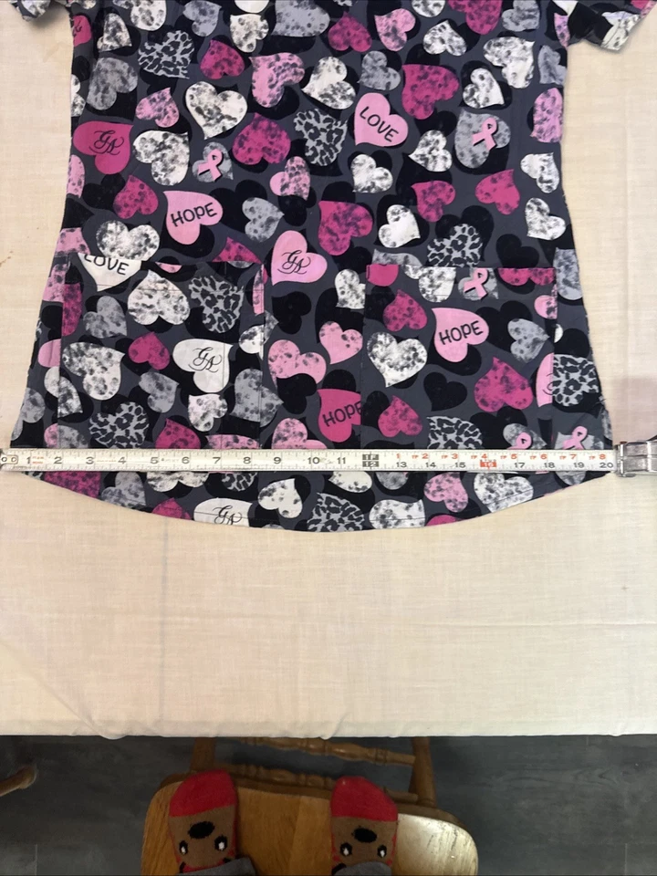 Grey’s Anatomy scrub top S gray with multicolor heart patern print - Image 4 of 4