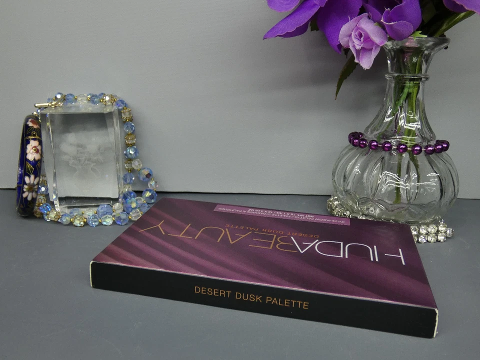 Huda Beauty DESERT DUSK Eyeshadow Palette 18 Shades 2017 Limited Edition NIB - Image 4 of 4