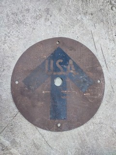 Authentique Panneau Indicateur US 1944 – Flèche USA – Sortie de grange Meuse WW2