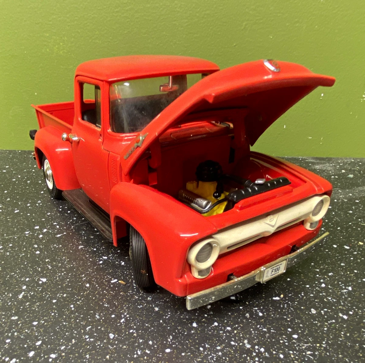 Ford 1:18 1956 Vehicle Year Vintage Manufacture Diecast Cars