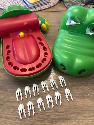 Crocodile Dentist Milton Bradley Vintage 1990 for parts: head and teeth only