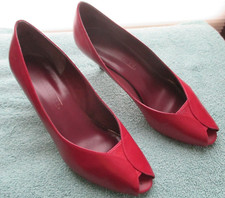 Vintage Ladies Vintage Naturalizer shoes 2.5 inch heels 8M RED gently used
