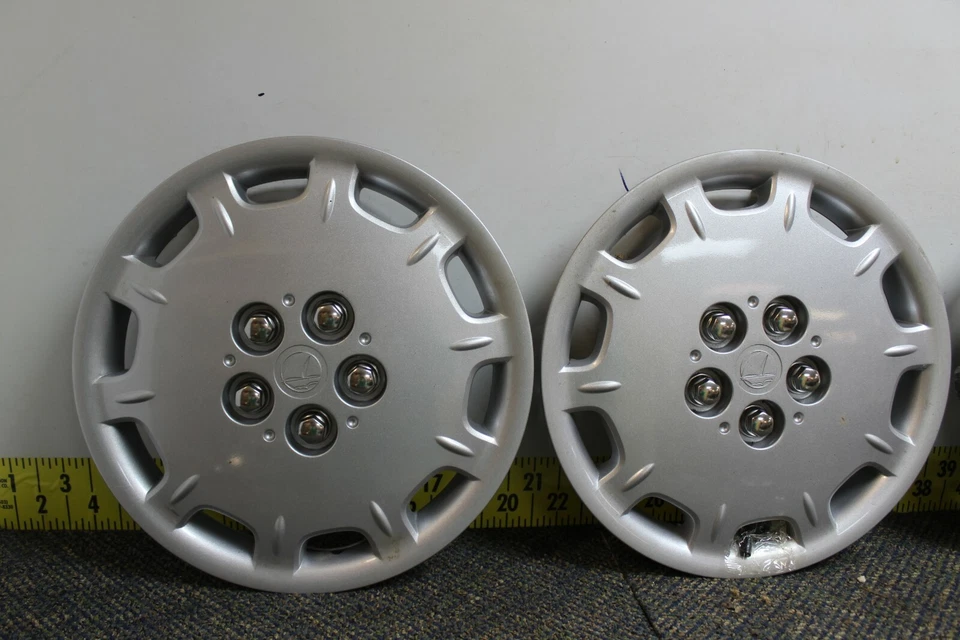 Nuevo juego de 4 tapacubos de 14" Mopar OEM 0RN35PAKAA 1999-00 Plymouth Breeze (5503) Foto 2 de 4
