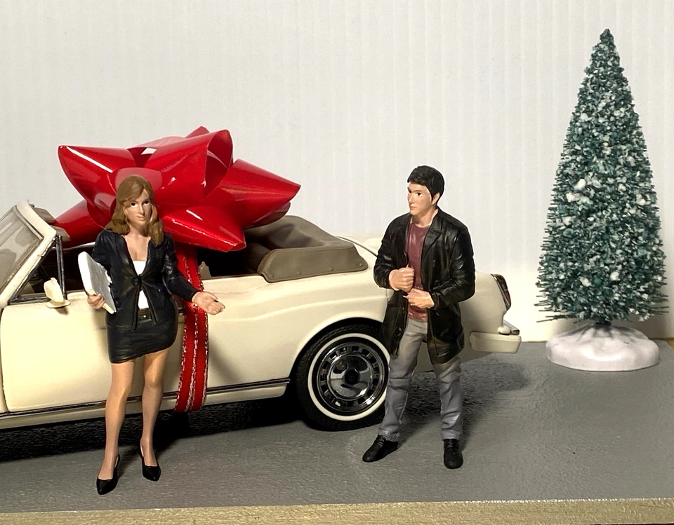 Rare Franklin Mint 1993 Rolls Royce Corniche IV At the Showroom W/ a Salesperson - Image 3 of 4