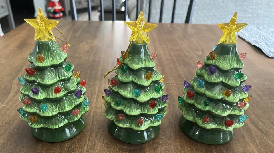 "Juego de 3 adornos de árbol de Navidad iluminados Mr. Christmas cerámica verde 5,5""" Foto 2 de 4
