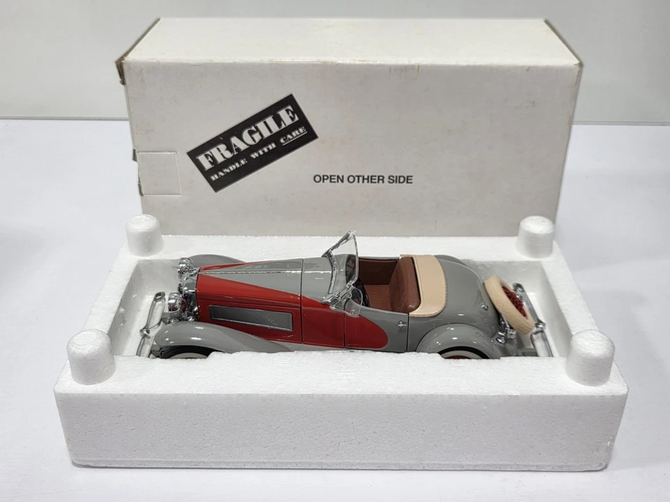 Danbury Mint 1935 Duesenberg SSJ Speedster Red/Gray 1:24 Scale Diecast Sharp Car - Image 2 of 4