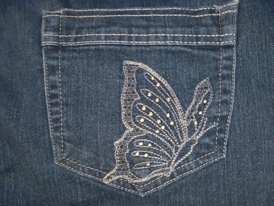 Bermuda jeans feminina JUST MY SIZE JMS plus size 26W jeans escura borboleta - Imagem 2 de 4