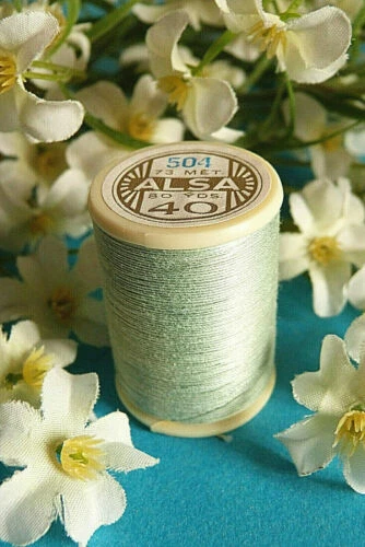 Broderies, mains pour broderie à la main