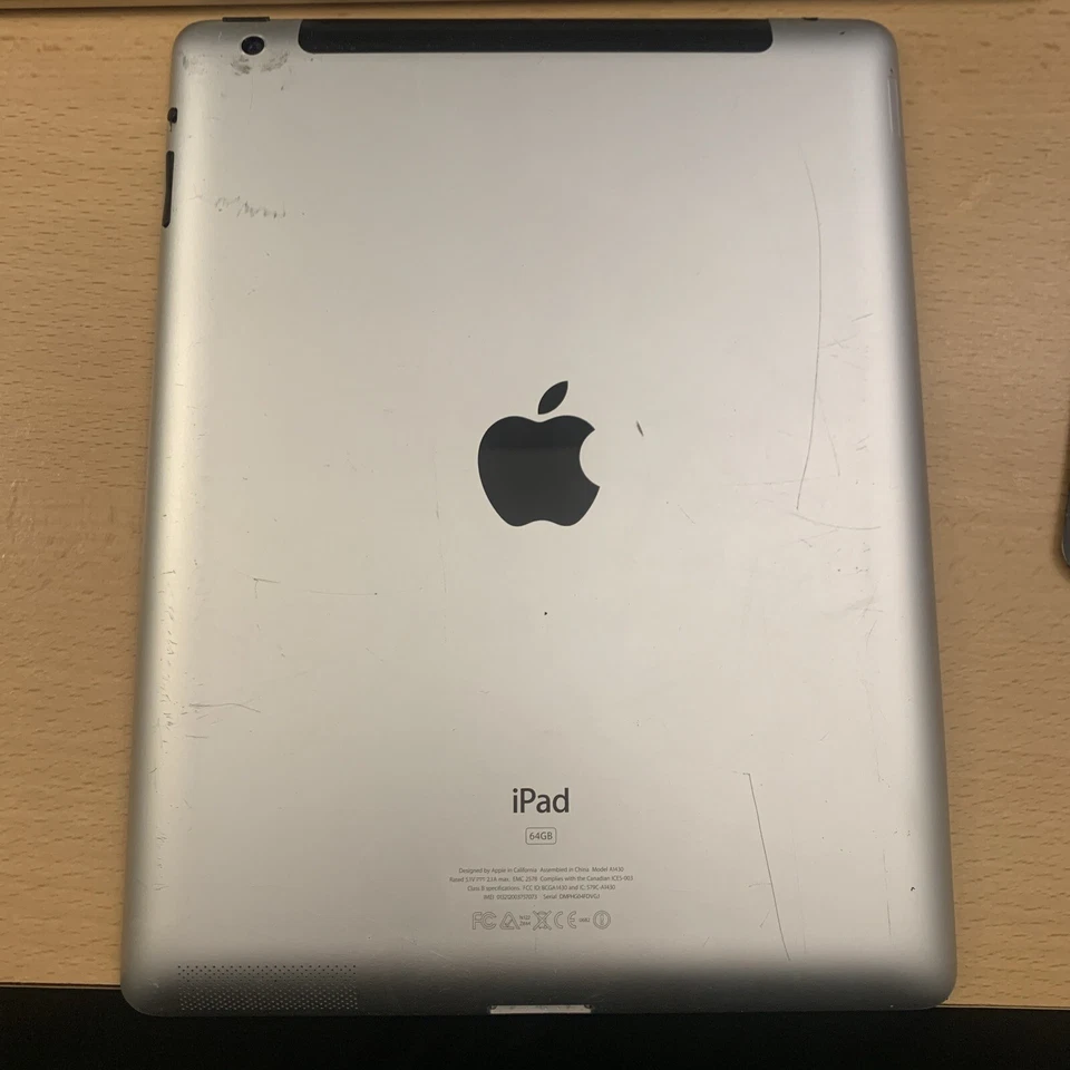 Apple iPad 3rd Generation 64GB - Silver T-Mobile + Accessories - Image 4 of 4