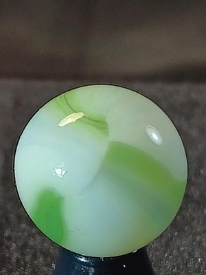 5/8'' Akro Jungle to Tea Green Snow White Ribbon Patch Clear Base NM Marble A905
