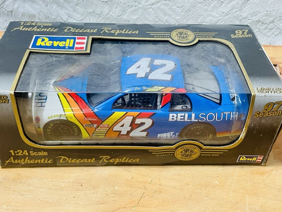 Coche diecast vintage Revell Joe Nemechek #42 Bellsouth 1997 1/24 Foto 2 de 3