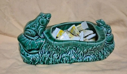 McCoy vintage frog planter  from 40s & 50s  beautiful glossy green