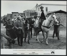 Posse ’75 KIRK DOUGLAS AS A SHERIFF BEING WELCOMED HORSE WESTERN VERY RARE