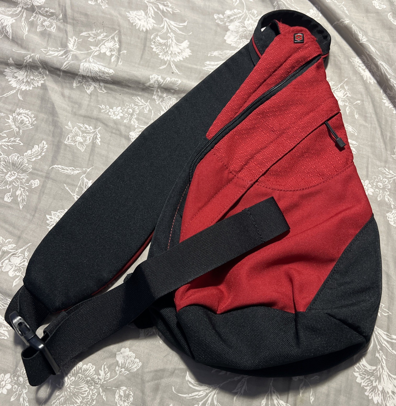 VICTORINOX Mens Altmont Original Dual Compartment Monosling 