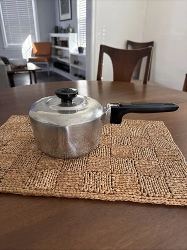 Vintage Wagner Ware Sidney O Magnalite 4681-1/2 P - With Lid Nice